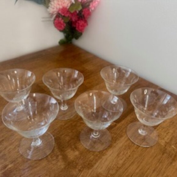 Set of 6 Vintage Etched Cornflower Coupe or Cocktail Glasses – Mid-Century Elega - Picture 6 of 9